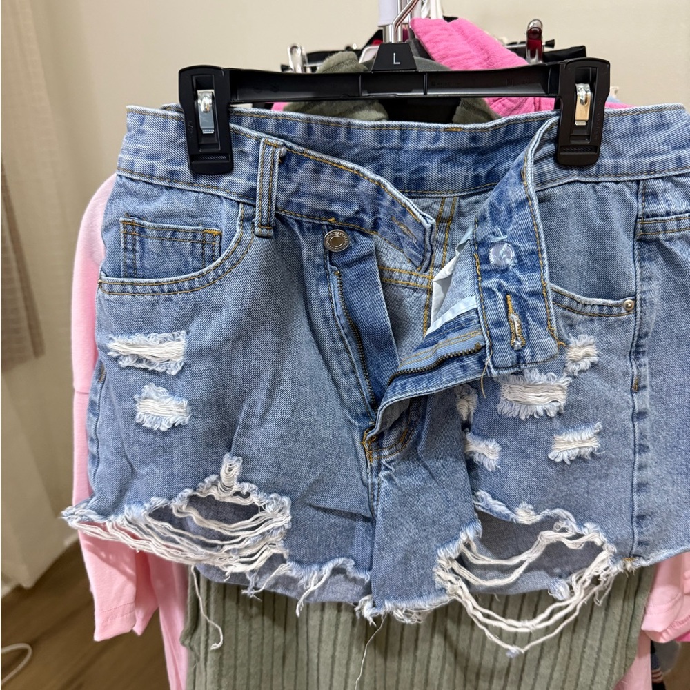 SHEIN Light Blue Distressed Denim Cutoff Shorts Medium (4)